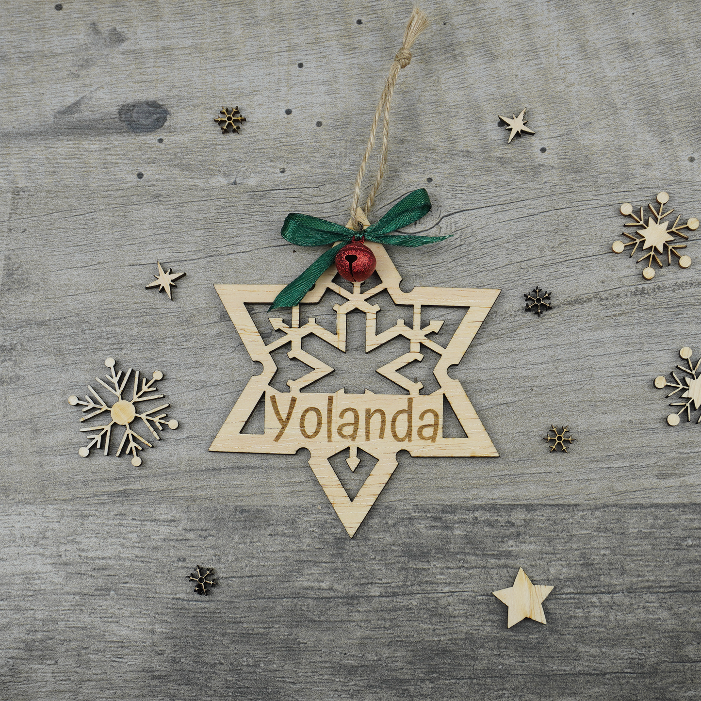 Bola de navidad personalizada en madera